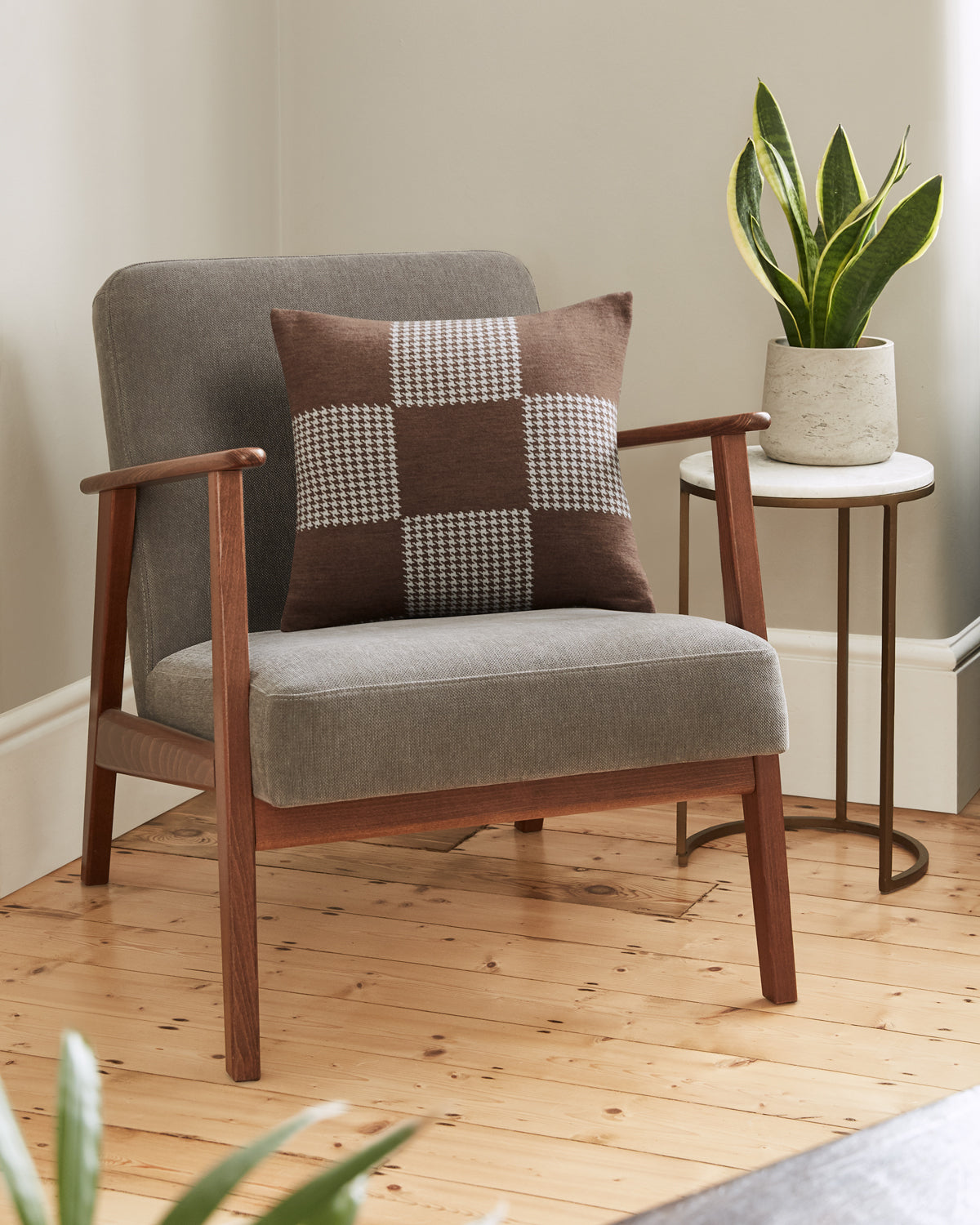 Squared Patch Houndstooth Sand Brown and Seashell White Cushion