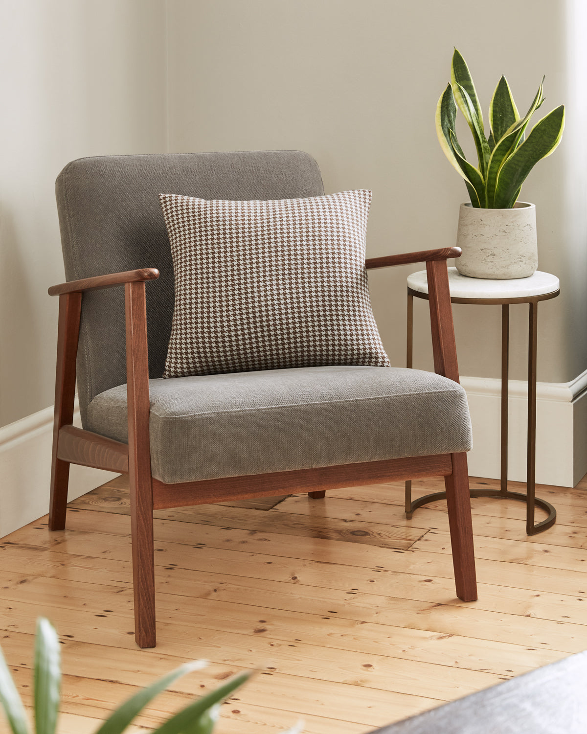 Houndstooth Sand Brown and Seashell White Cushion